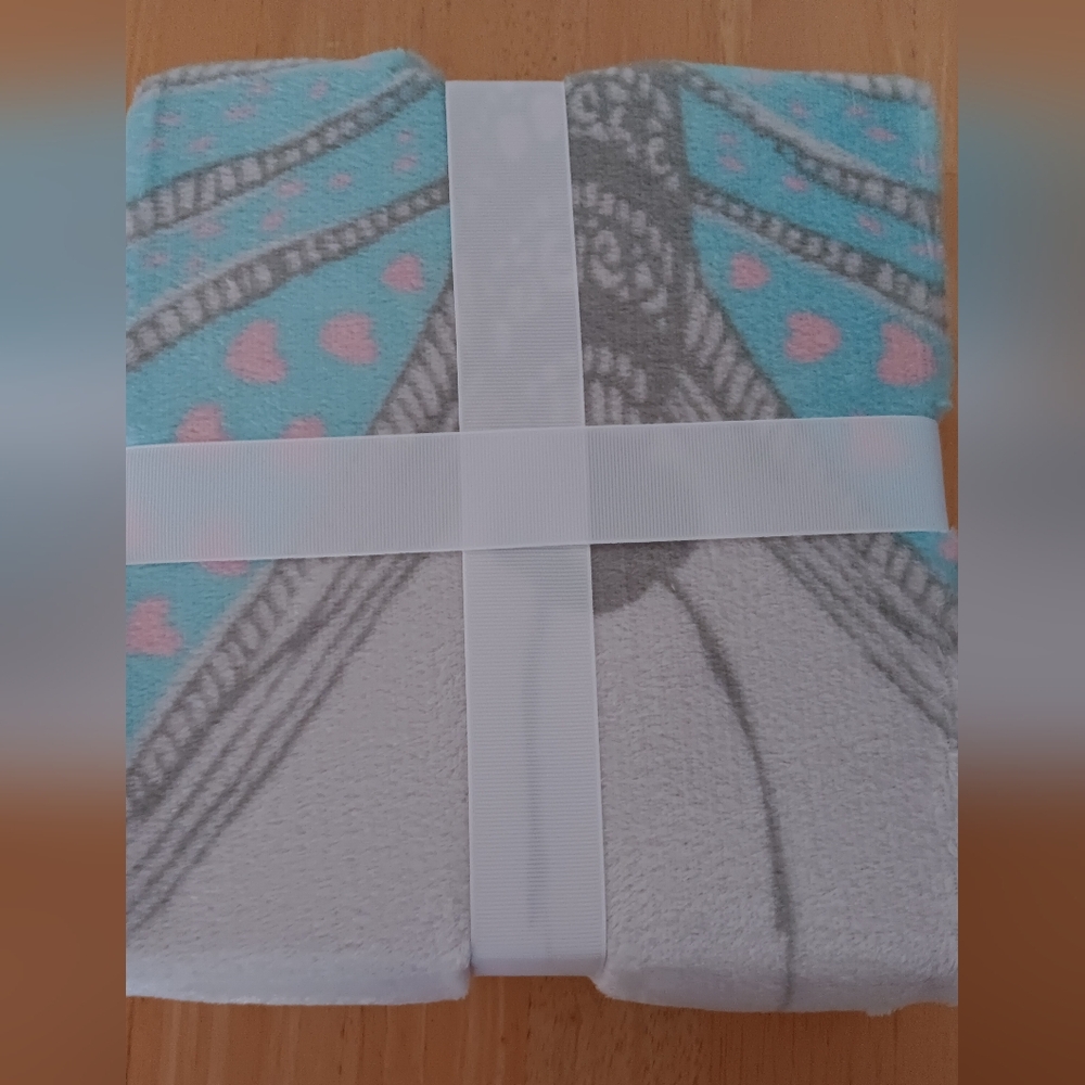 NEW Butterfly Fleece Blanket 50 x 60 - Picture 3 of 3